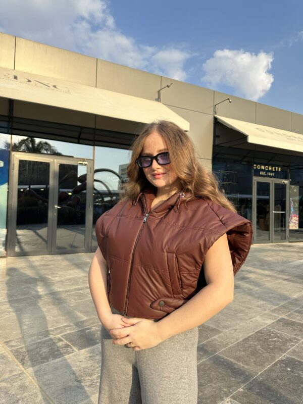 Cropped short fit vest